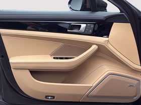 -1-9761037-porsche-panamera-e-hybrid-2023-qs015-30650km-eg-passenge_XEX4T3f1