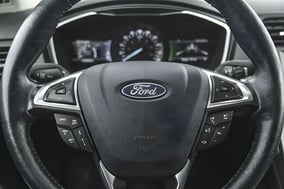 22-9845520-ford-fusion-2023-wall-of-fame-avant-coin-conducteur